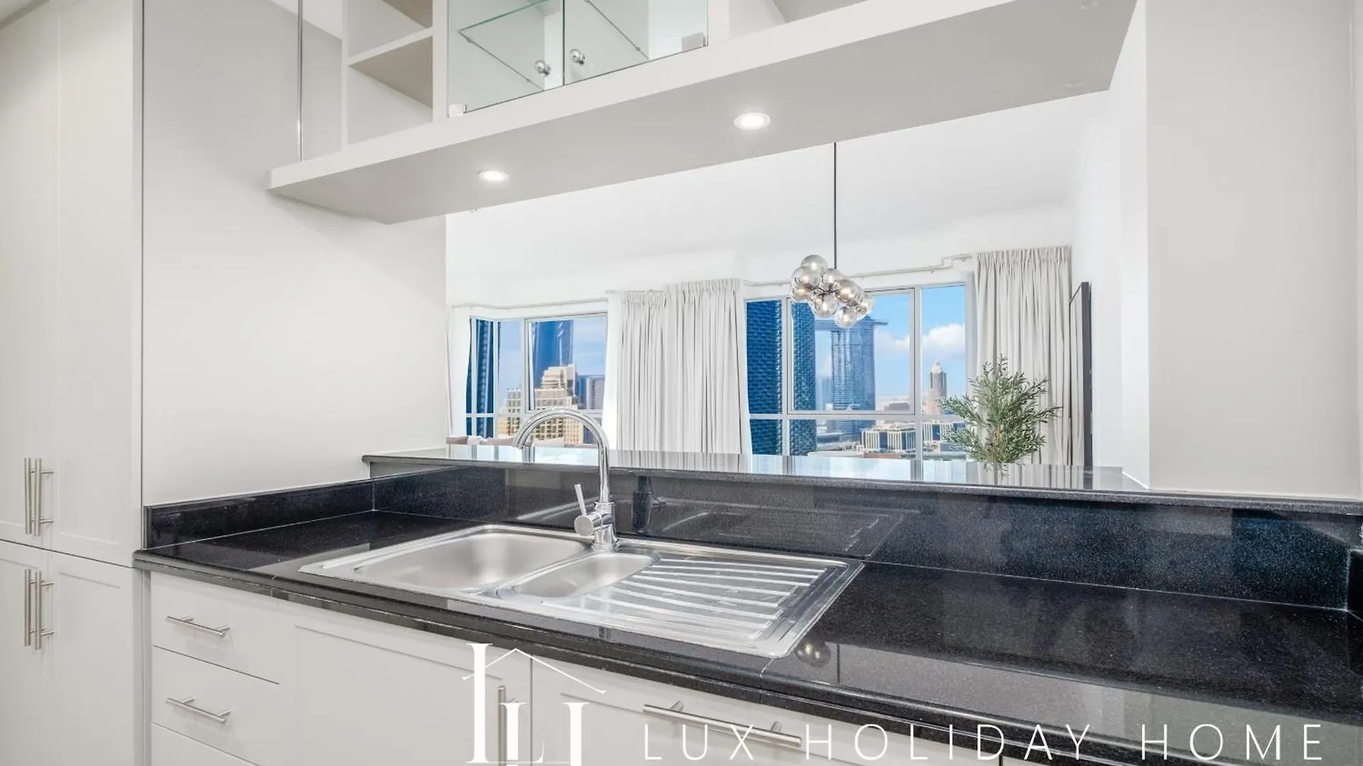 Lux The Burj Khalifa Fountain View Residence Dubaj